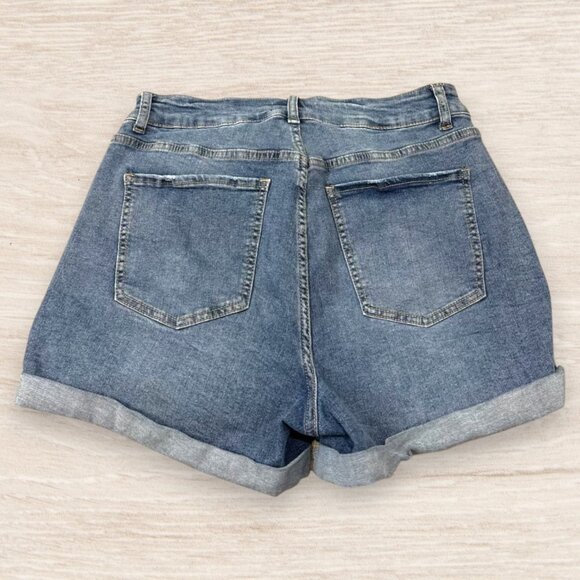 BLOOMCHIC Distressed Light Wash Stretch Denim Jeans Shorts Women's Size 12 - Picture 2 of 4